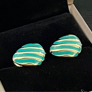 ✨Beautiful Signed Avon Vintage Clip On Earrings